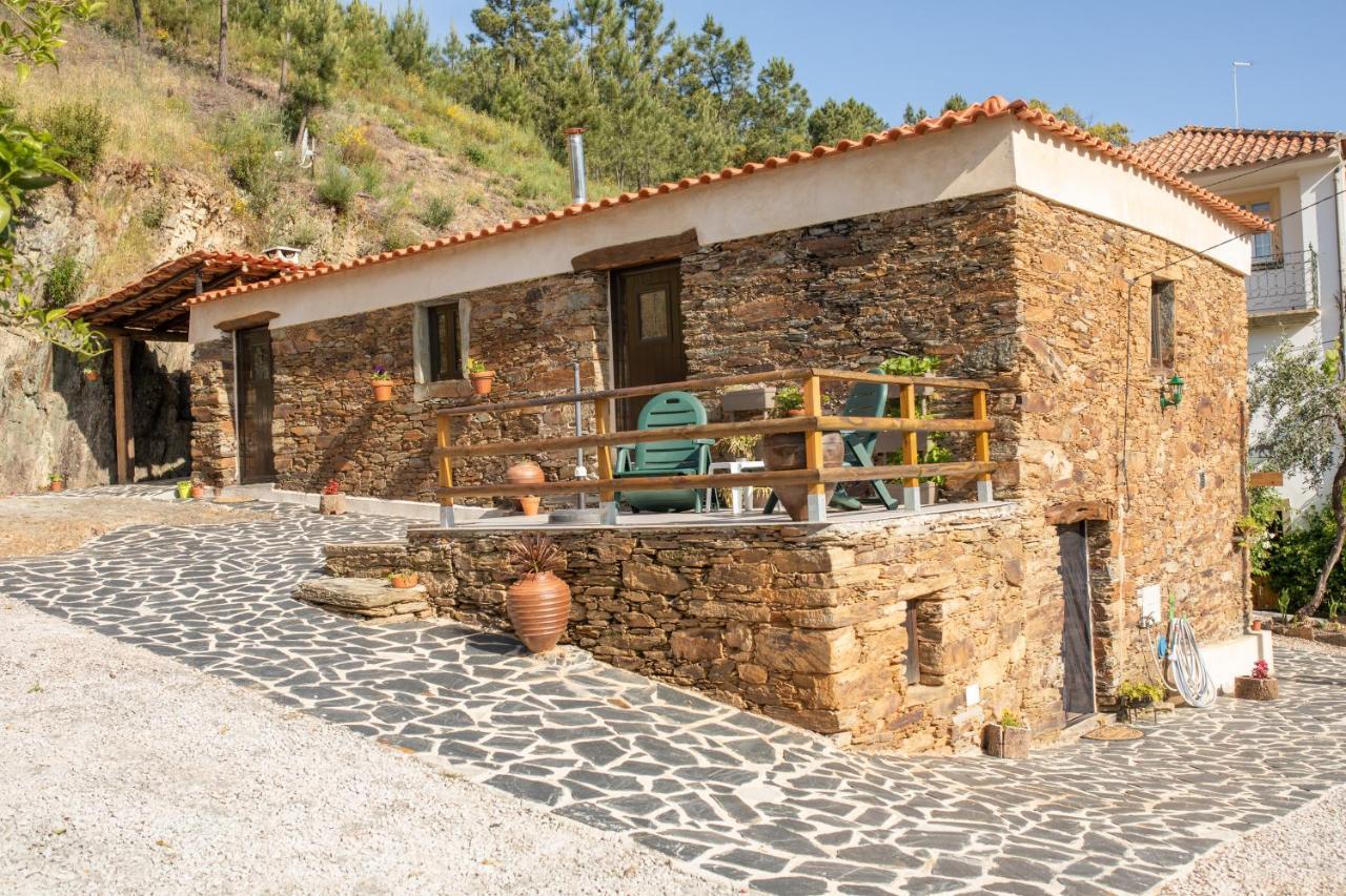 Cavalo De Xisto - Turismo Rural, Lda. Pensionat Almaceda Exteriör bild