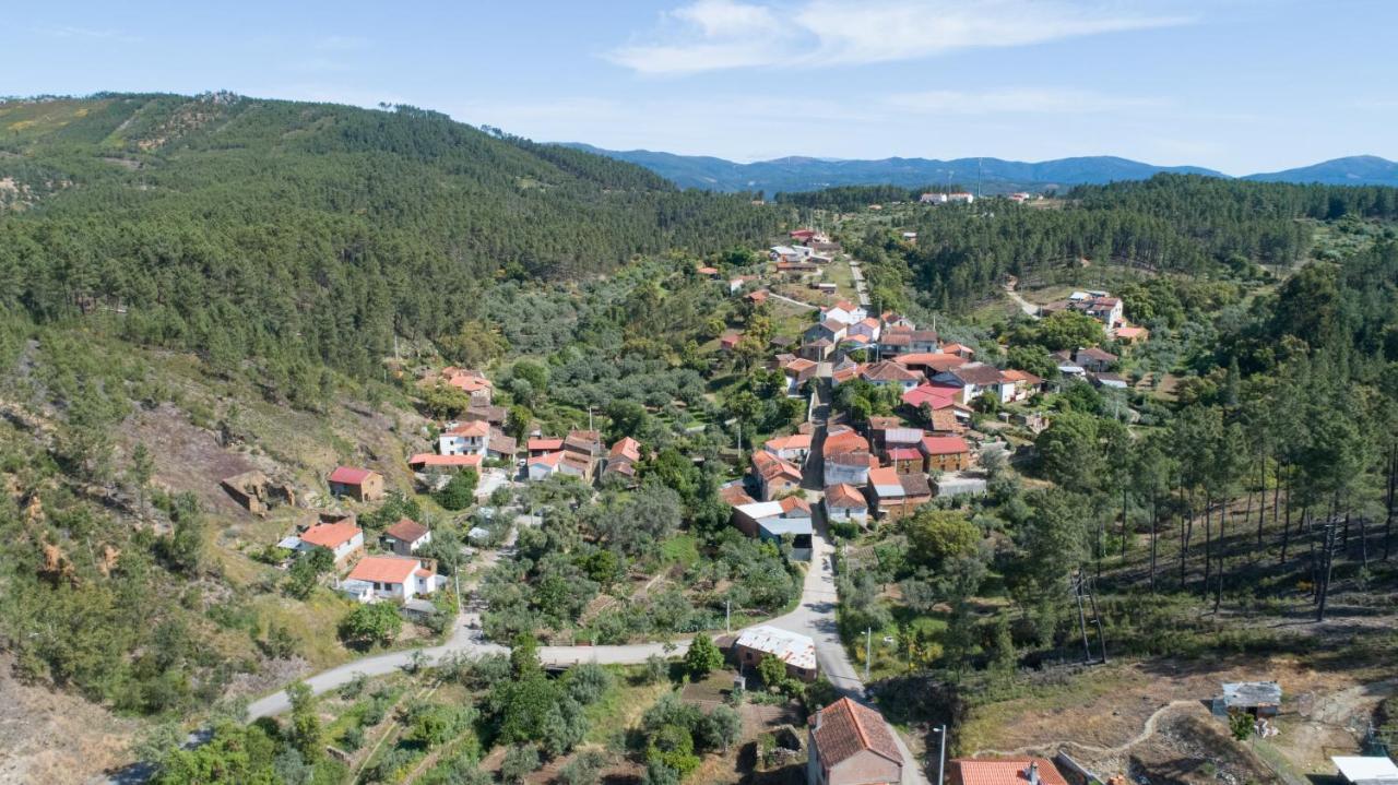 Cavalo De Xisto - Turismo Rural, Lda. Pensionat Almaceda Exteriör bild