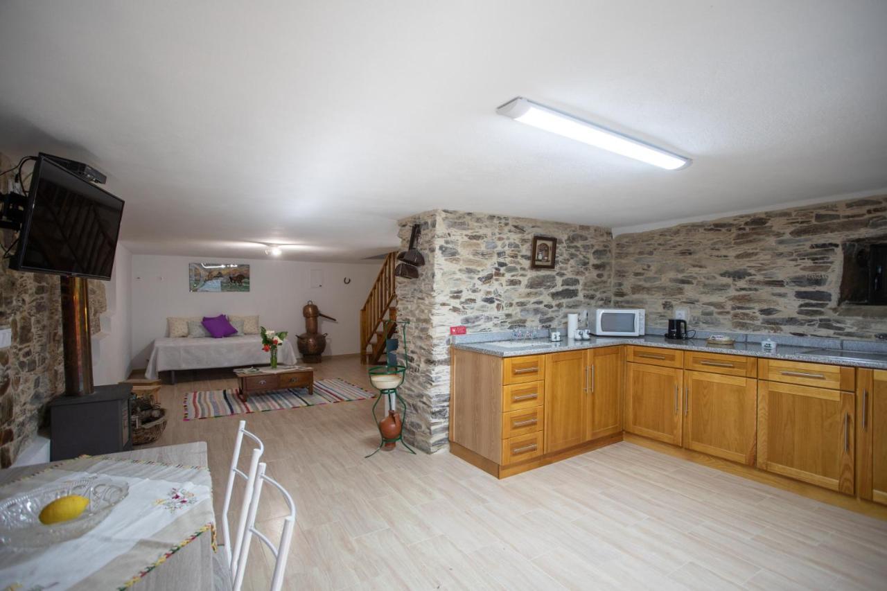Cavalo De Xisto - Turismo Rural, Lda. Pensionat Almaceda Exteriör bild